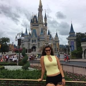 Meet your Posher, Andrea